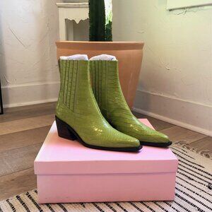 Hillary Croc Western Boot in Apple